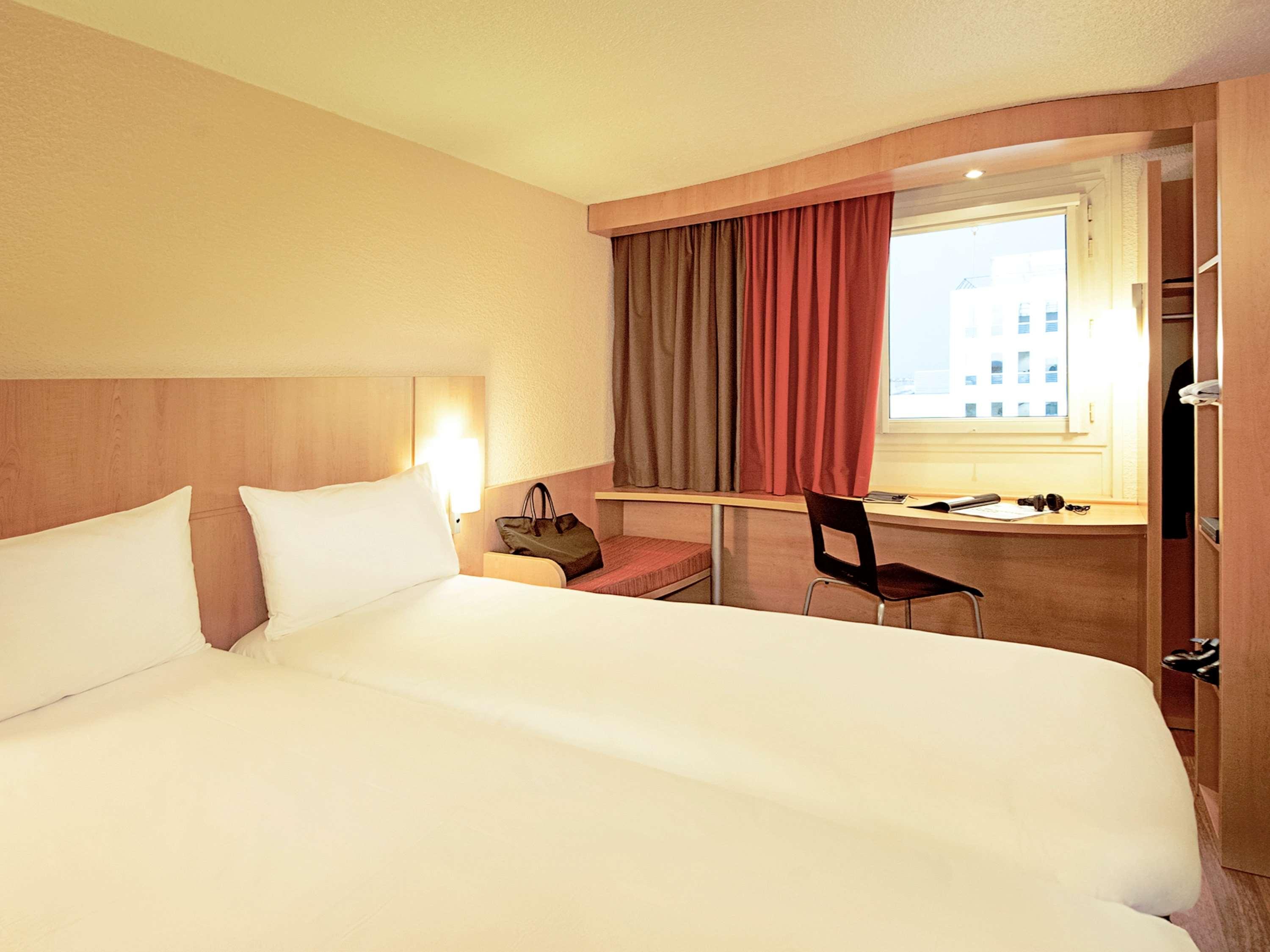Hotel Ibis Berlin Dreilinden Kleinmachnow Exterior foto