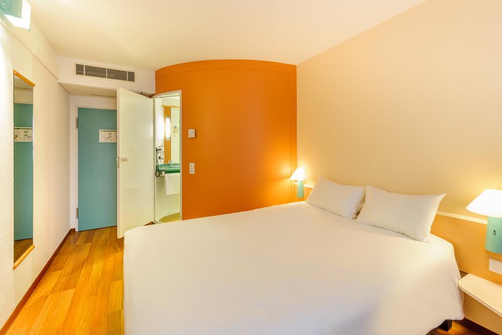 Hotel Ibis Berlin Dreilinden Kleinmachnow Exterior foto