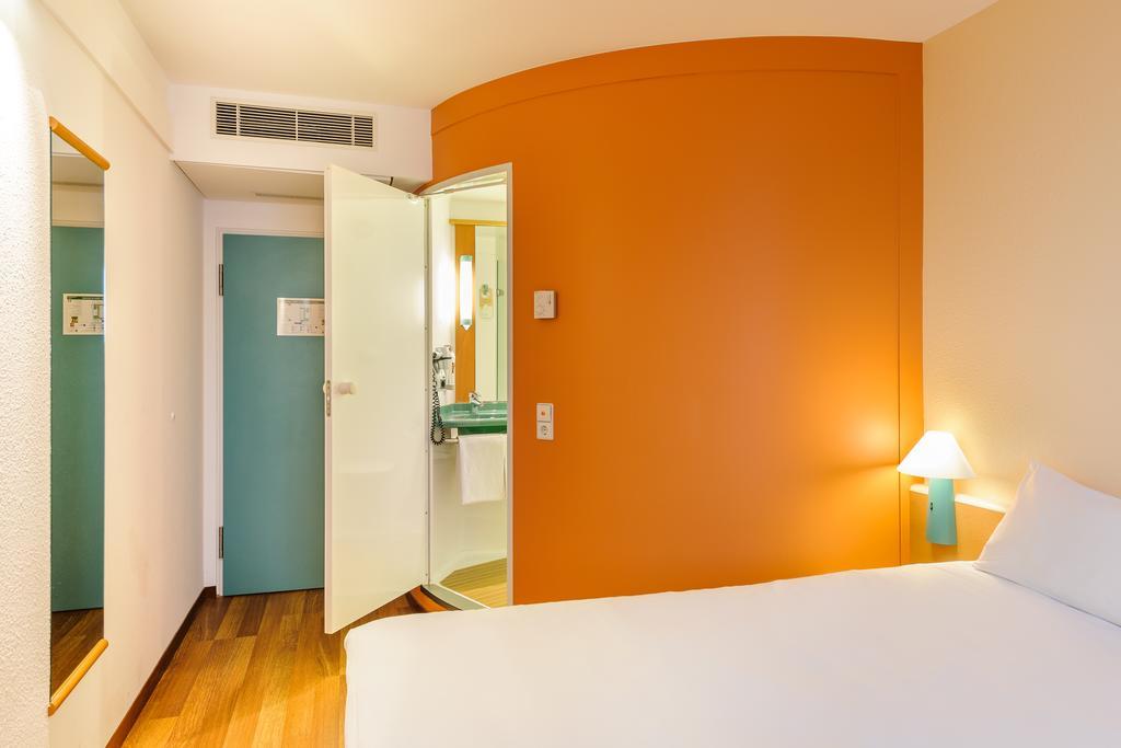 Hotel Ibis Berlin Dreilinden Kleinmachnow Exterior foto