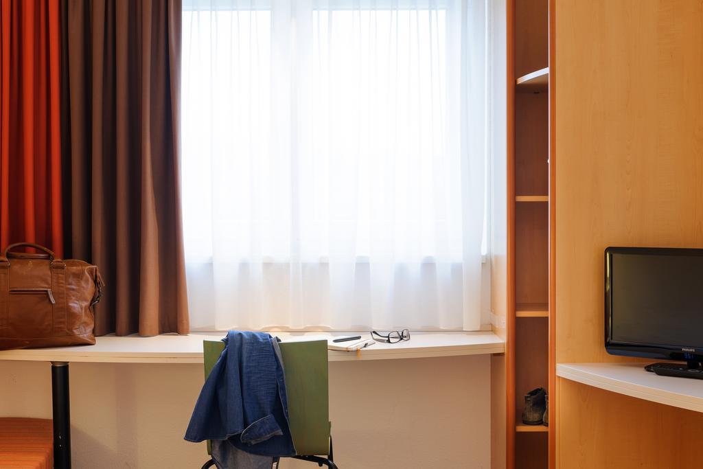 Hotel Ibis Berlin Dreilinden Kleinmachnow Exterior foto