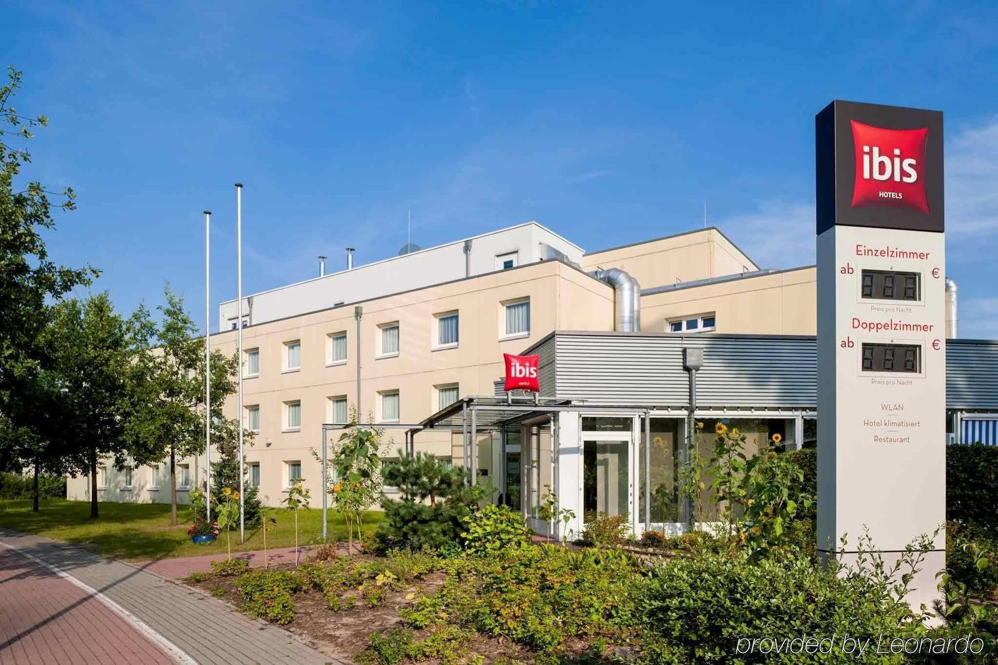 Hotel Ibis Berlin Dreilinden Kleinmachnow Exterior foto